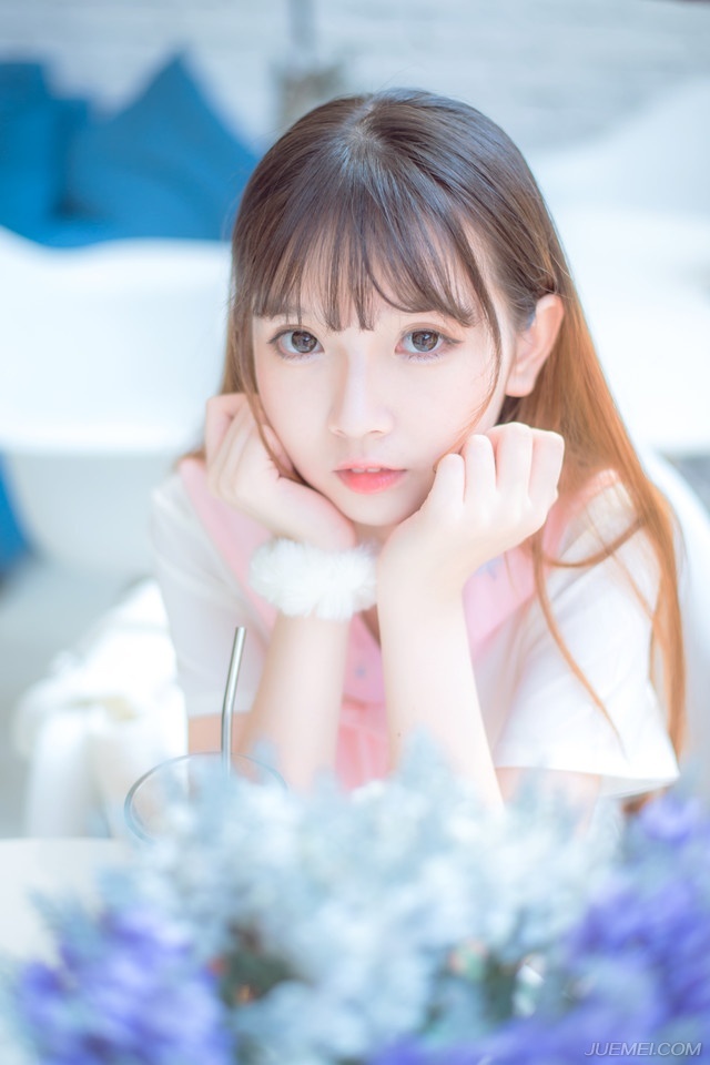 “这个文和就无需操心了，我自有方法让它回来。”吕布看着贾诩，两人同时笑了起来。